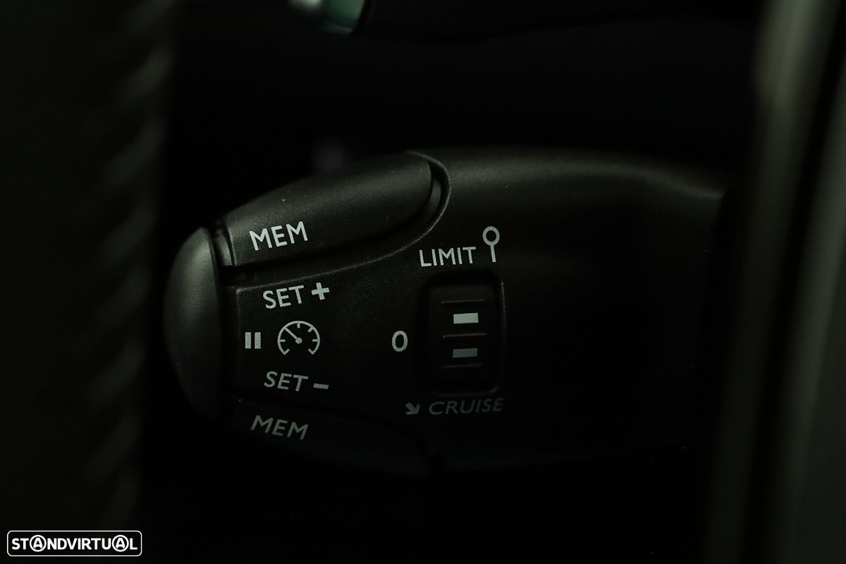 Peugeot 2008 1.2 PureTech Allure EAT8 - 18