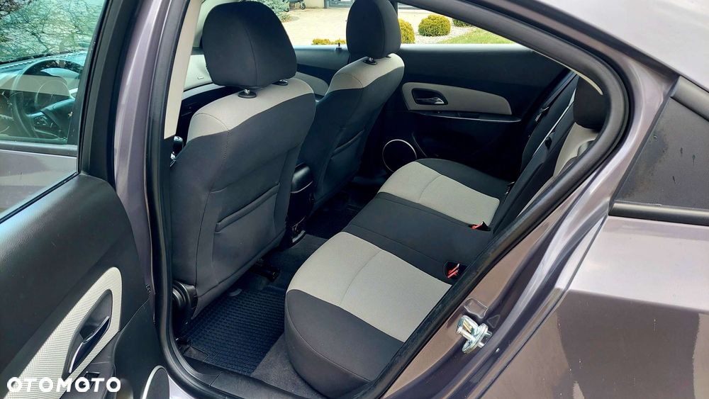 Chevrolet Cruze 1.8 LS - 6