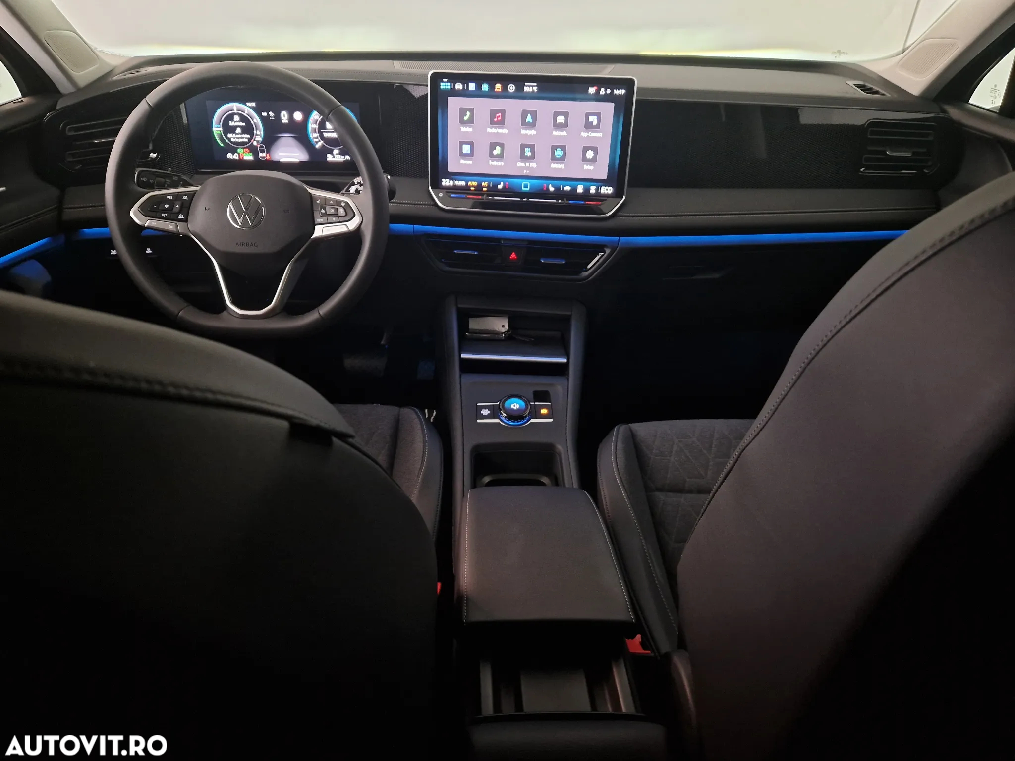 Volkswagen Tiguan - 12