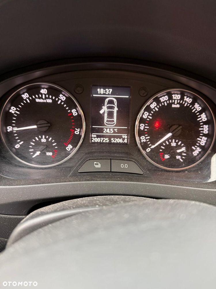 Skoda RAPID - 12
