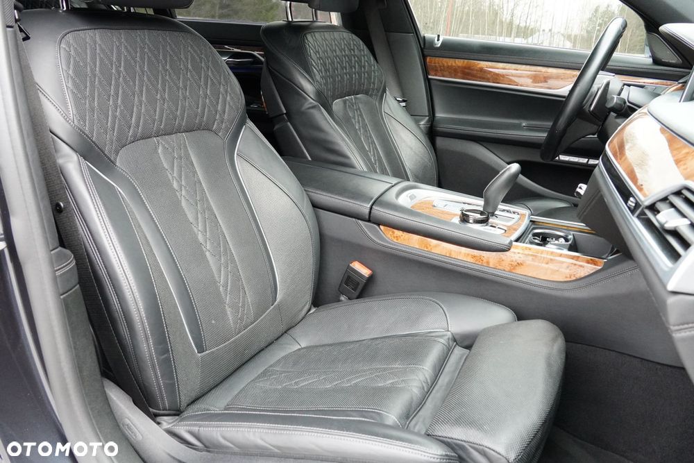 BMW Seria 7 750Li xDrive - 29