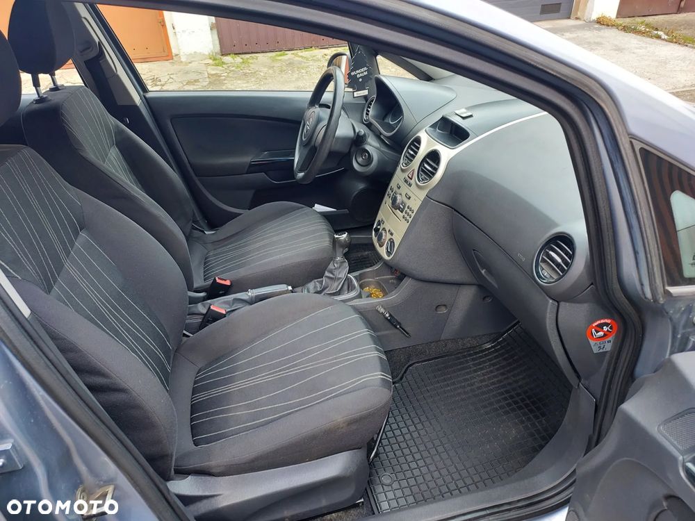 Opel Corsa 1.2 16V Cosmo - 9