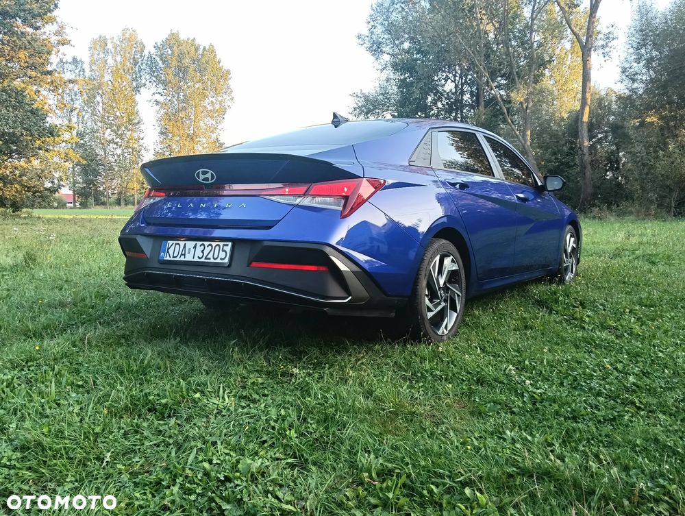 Hyundai Elantra - 4