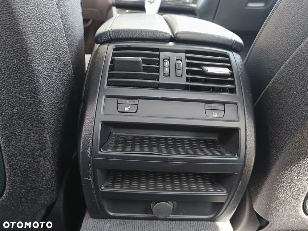 BMW Seria 5 528i xDrive - 13