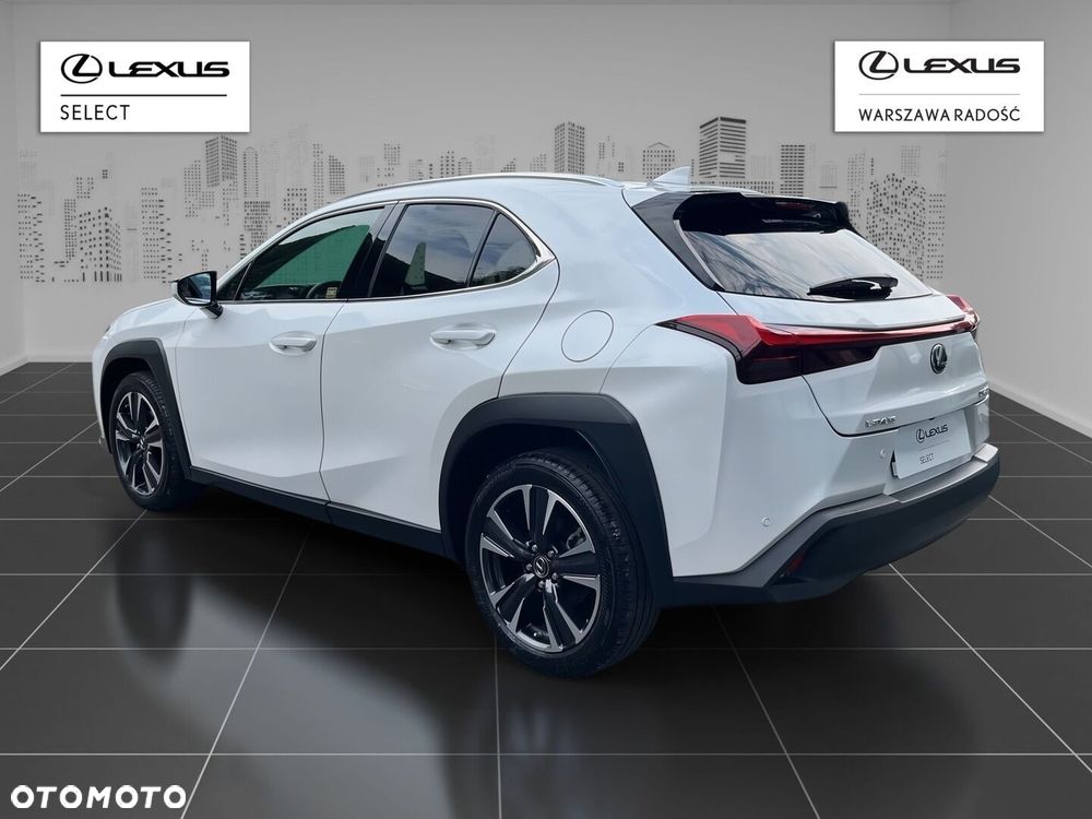 Lexus UX - 4