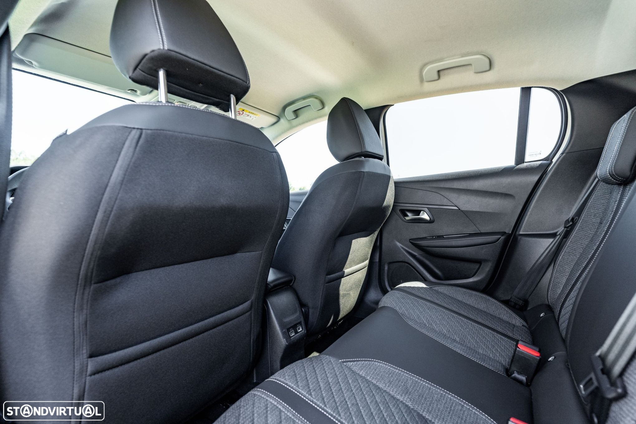 Peugeot 208 1.2 Hybrid Allure e-DCS6 - 35