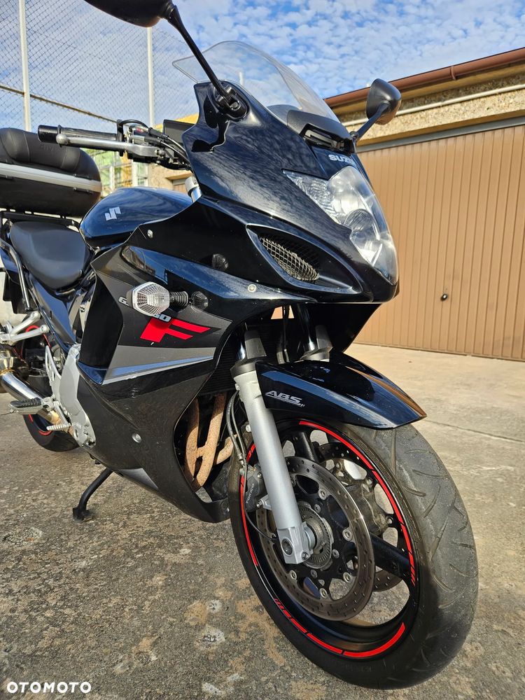 Suzuki GSX - 19