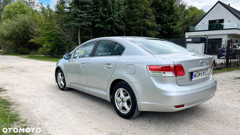 Toyota Avensis 1.8 Sol - 4