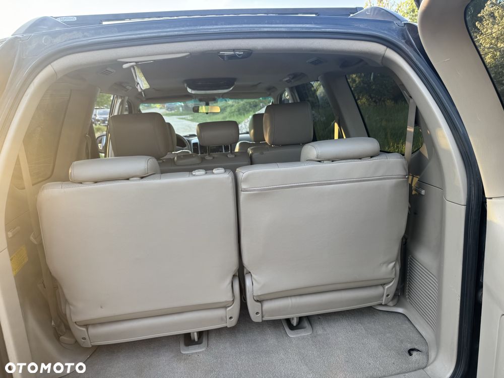 Toyota Land Cruiser - 7