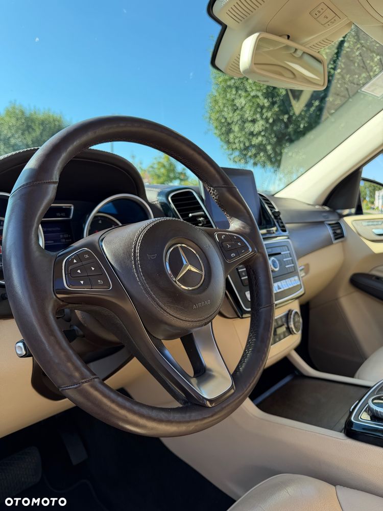 Mercedes-Benz GLS - 28