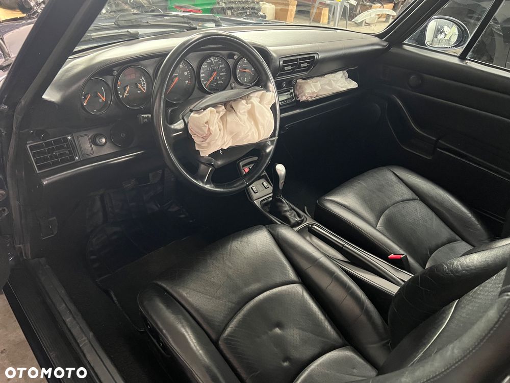 Porsche 911 Carrera - 28