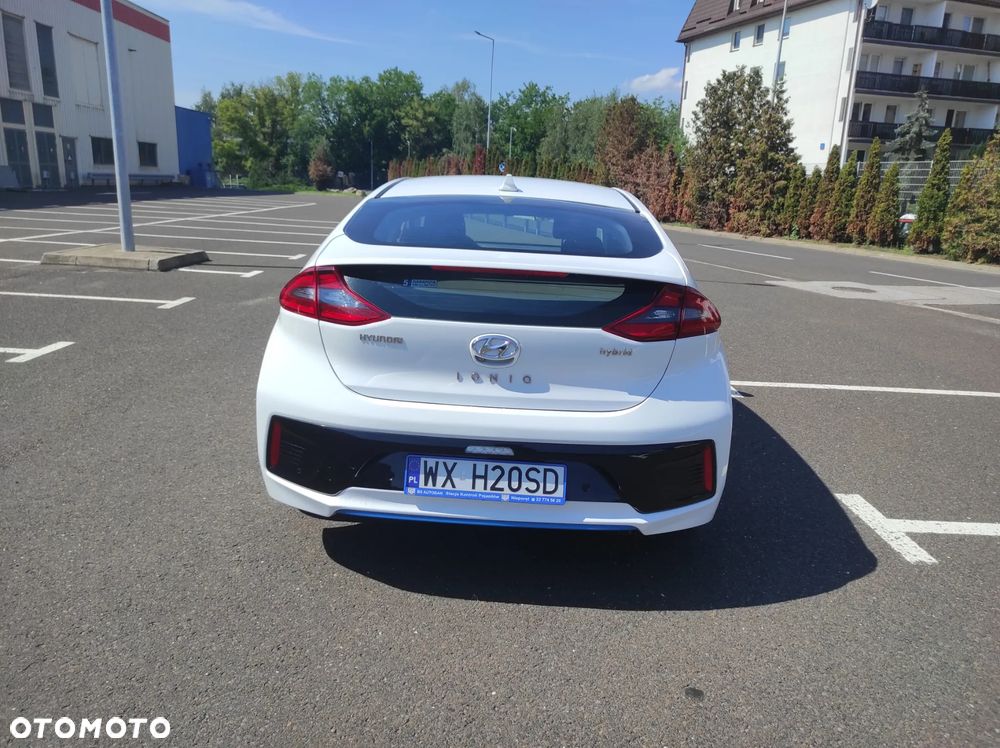 Hyundai IONIQ - 10