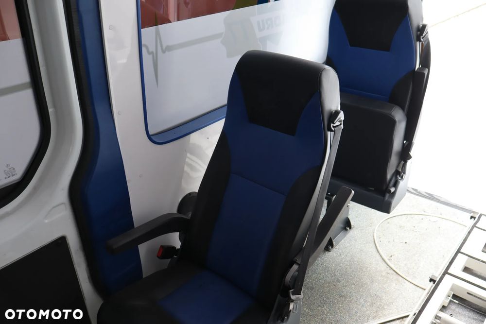 Mercedes-Benz Sprinter 319 - 17