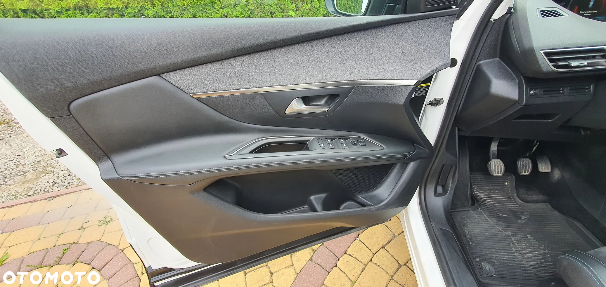 Peugeot 3008 1.5 BlueHDi Allure S&S - 19