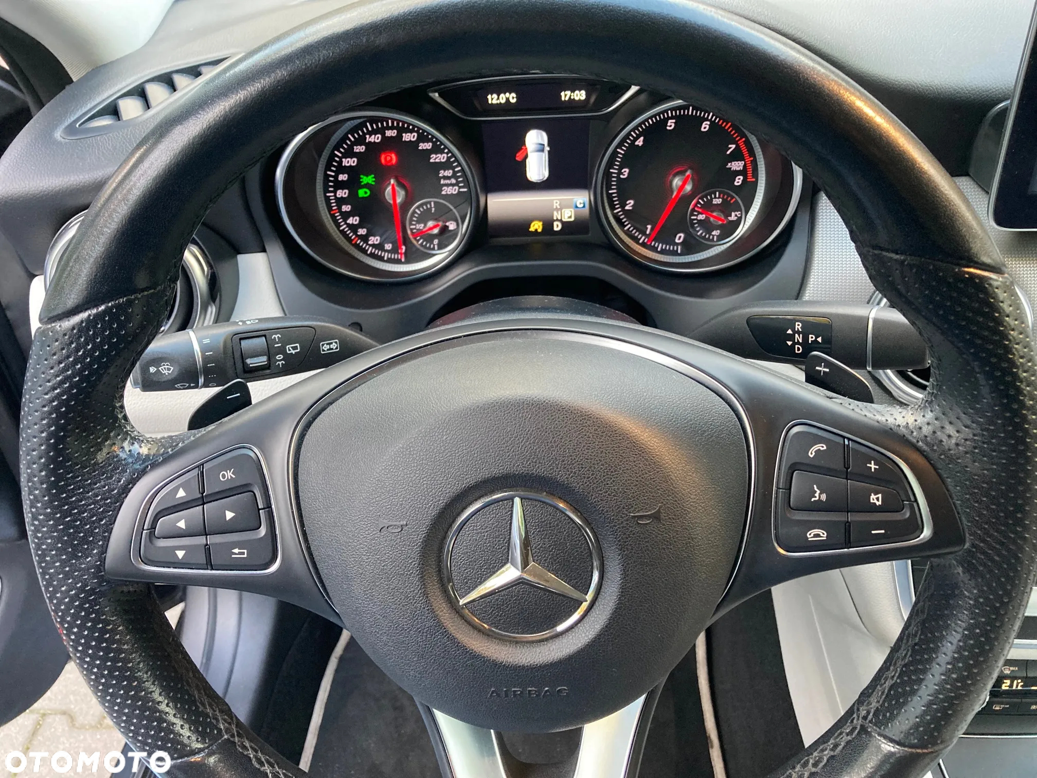 Mercedes-Benz GLA 200 7G-DCT AMG Line - 13