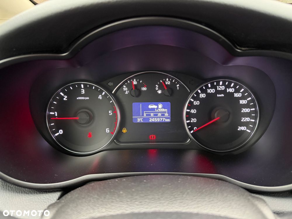 Kia Carens 1.7 CRDi Vision - 30