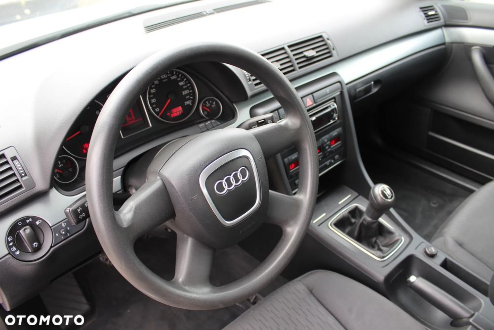 Audi A4 Limousine - 13