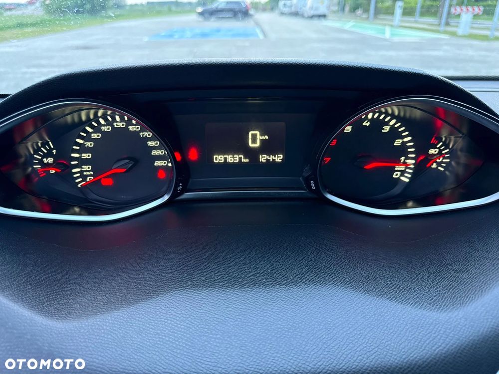 Peugeot 308 1.2 PureTech GPF Allure S&S - 17