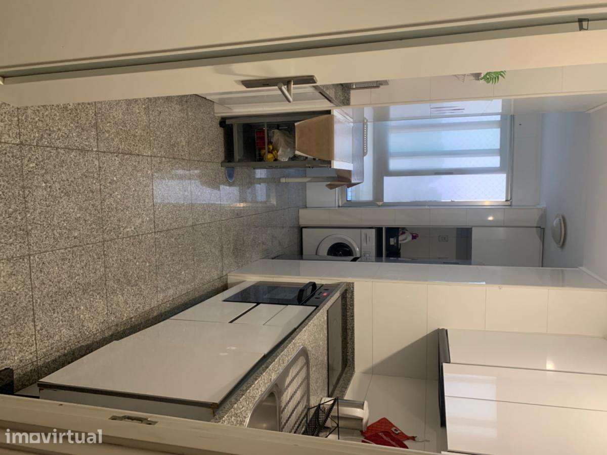 Quarto - localizado em Senhora da Hora Porto - Grande imagem: 2/33