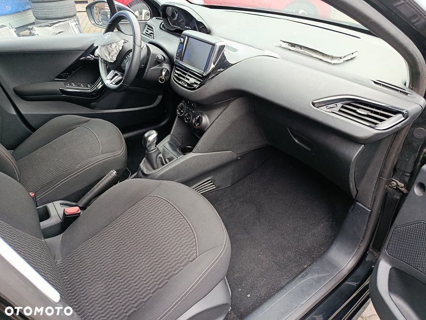 Peugeot 208 - 11