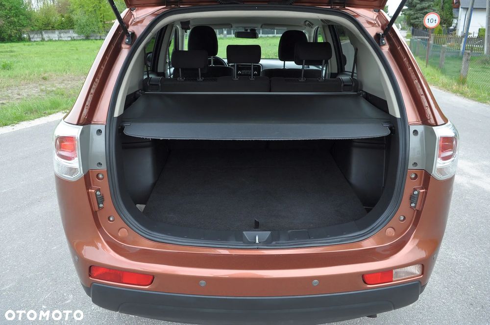 Mitsubishi Outlander 2.0 2WD SUV-Star - 15