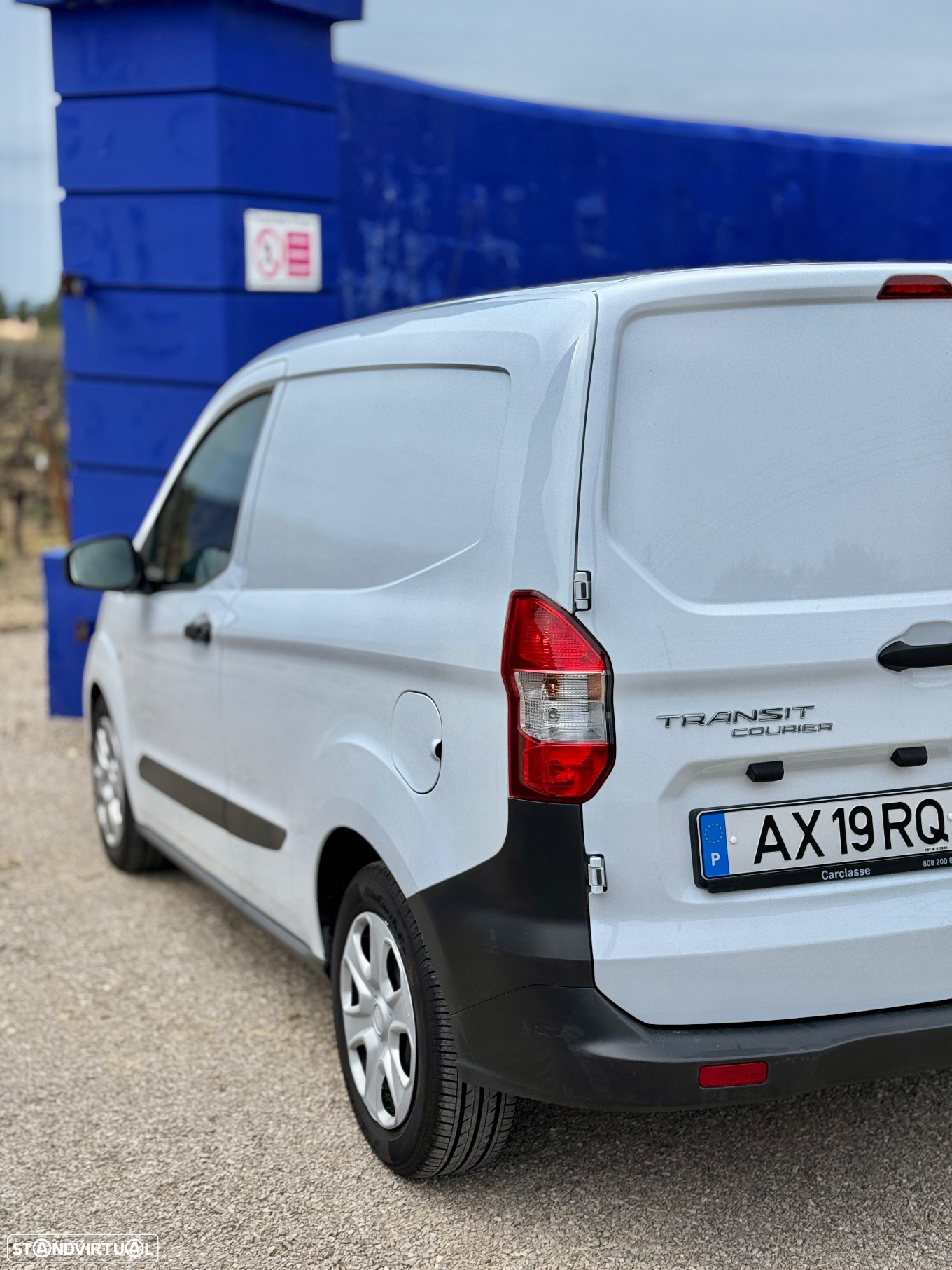 Ford Transit Courier - 19