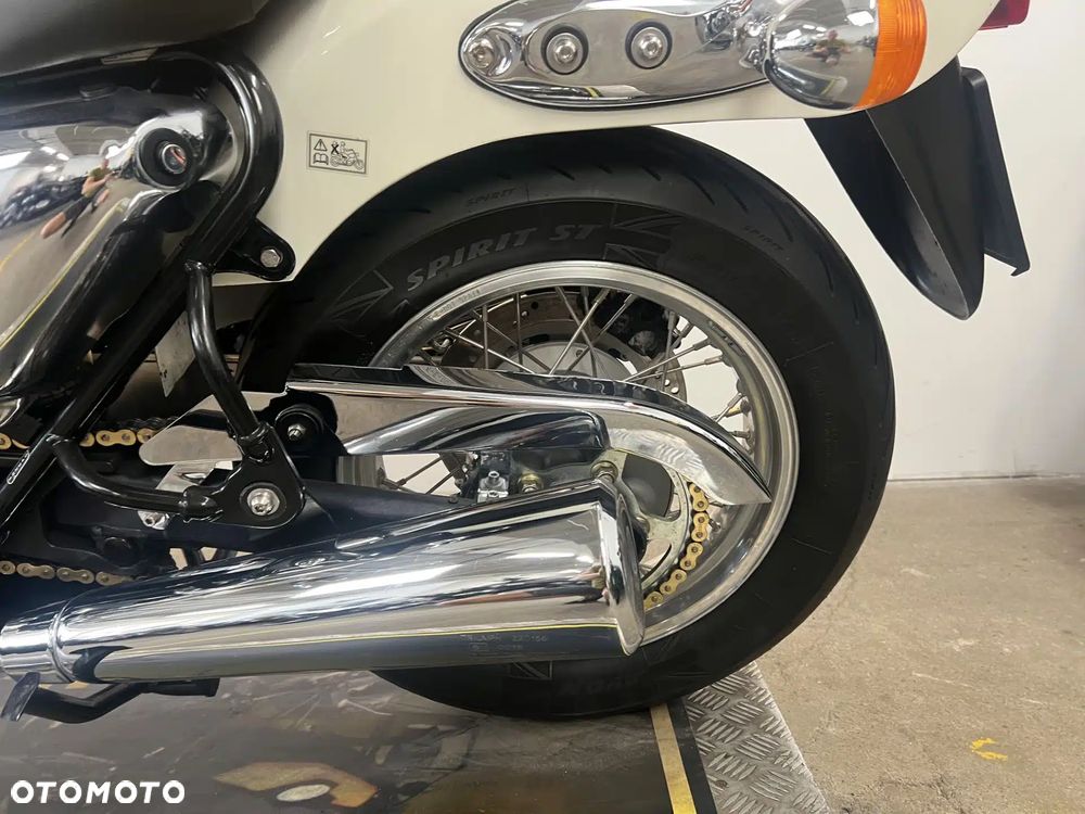 Triumph Adventurer - 30