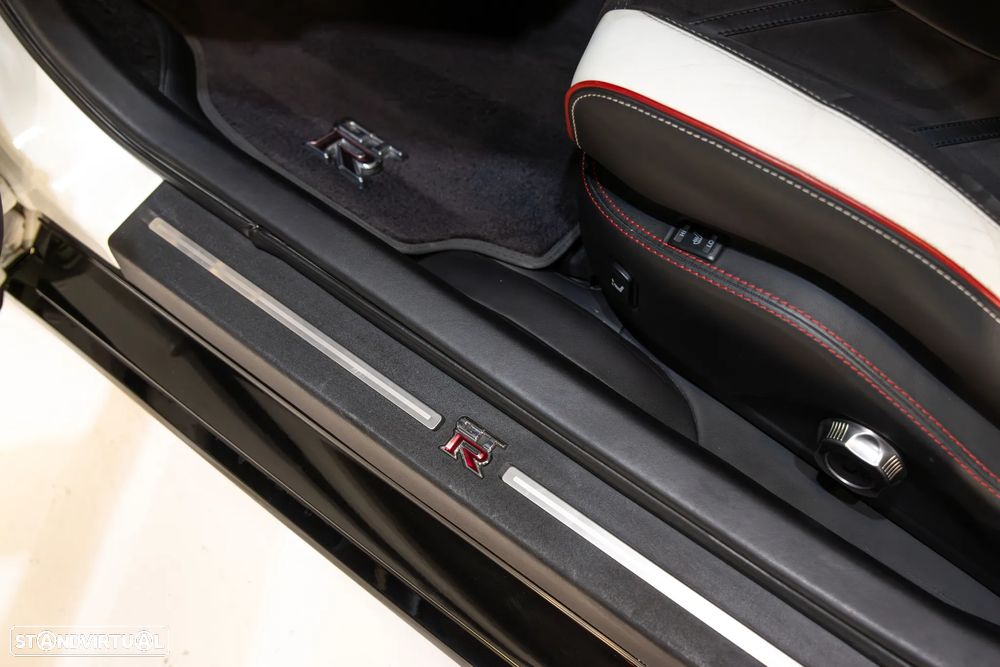 Nissan GT-R Black Edition - 19