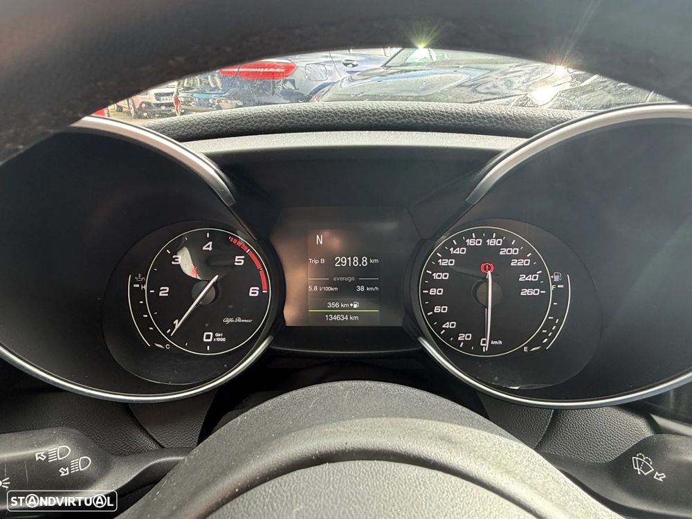 Alfa Romeo Giulia 2.2 D - 36