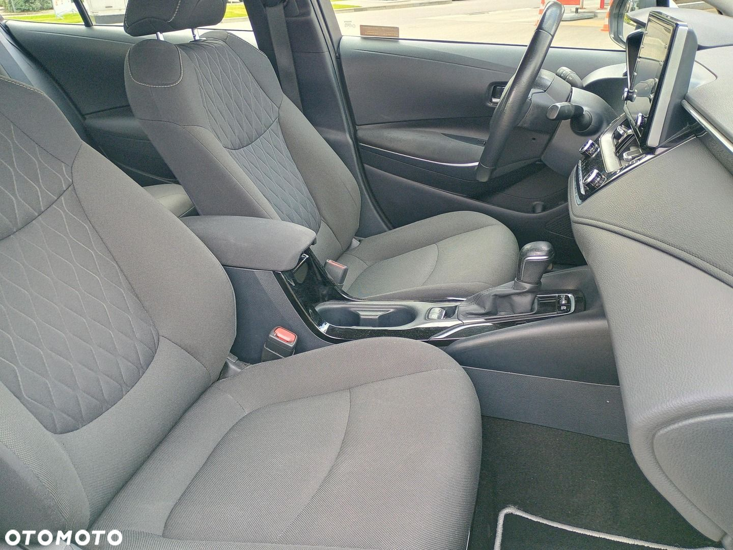Toyota Corolla 1.8 Hybrid Comfort - 12
