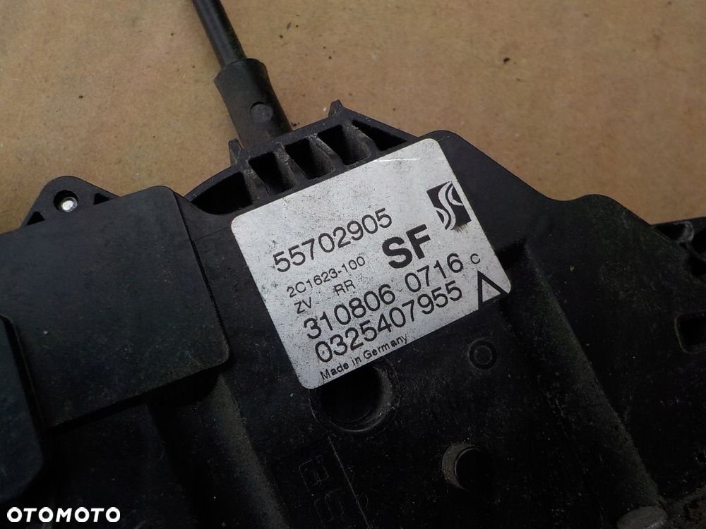 zamek prawy tył opel corsa d 55702905SF - 2
