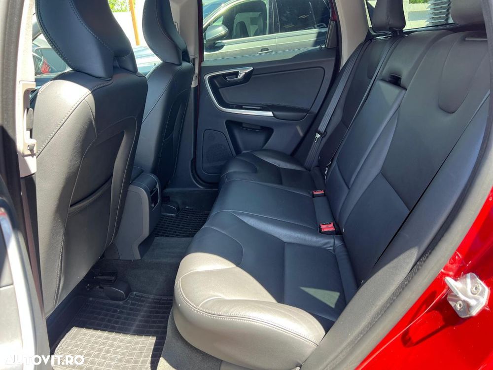 Volvo XC 60 D5AWD Momentum - 25