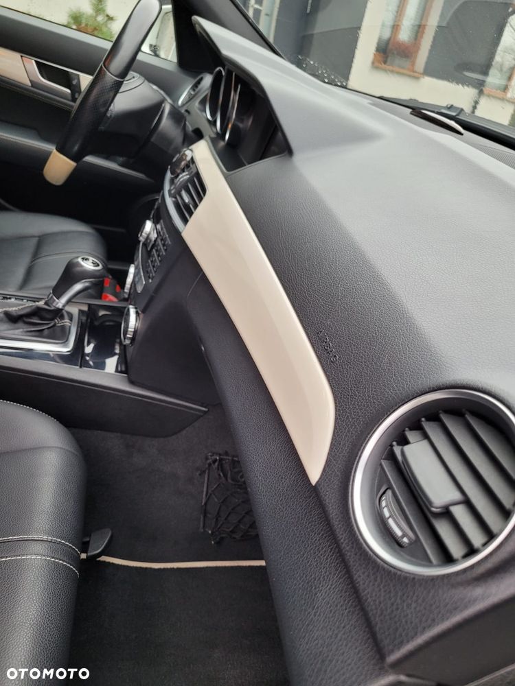 Mercedes-Benz Klasa C 180 7G-TRONIC - 27