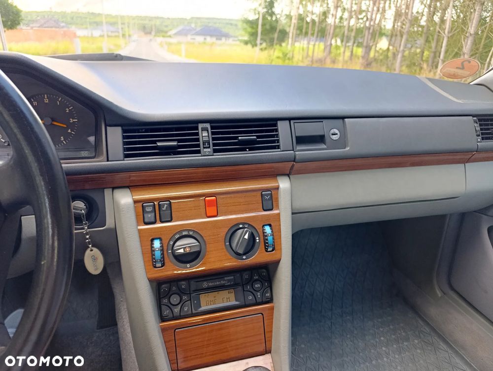 Mercedes-Benz W124 (1984-1993) - 23