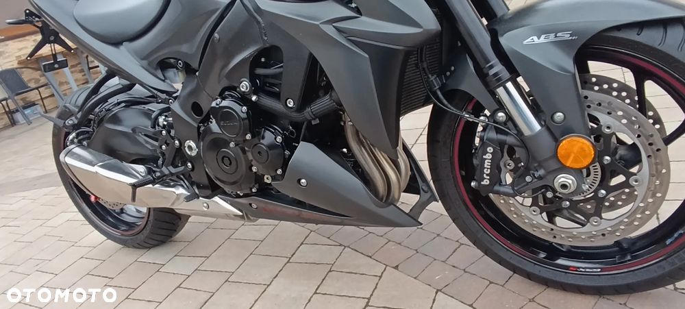 Suzuki GSX 1000 - 30