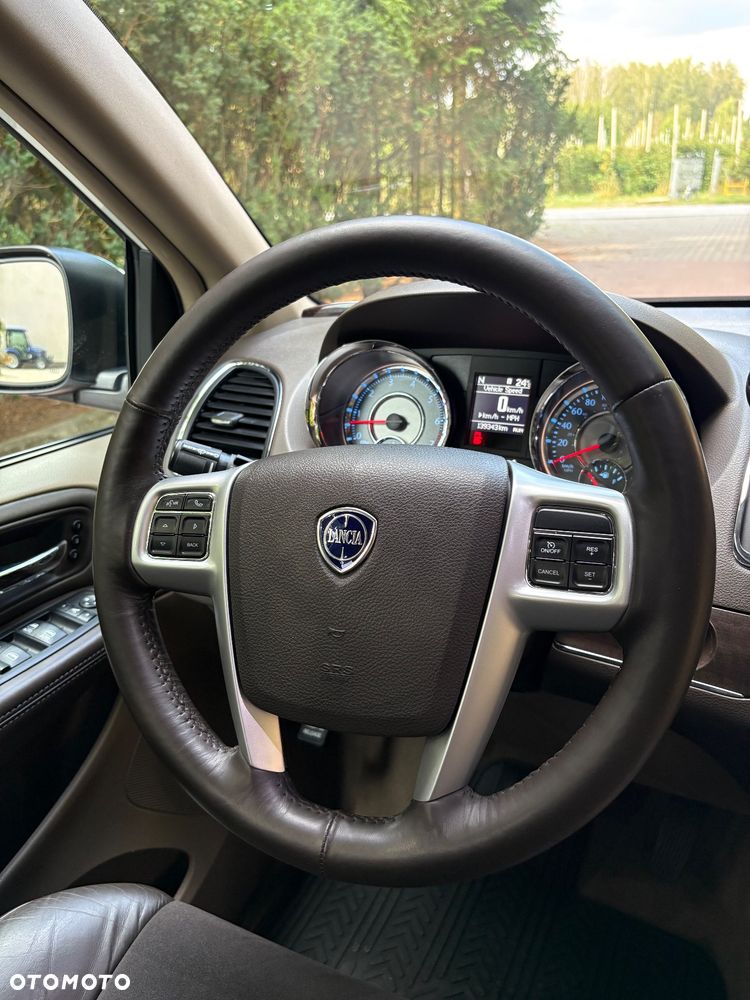 Lancia Voyager 3.6 Platinum - 31