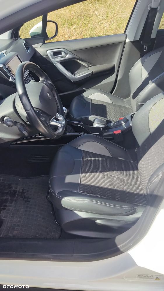 Peugeot 2008 1.2 PureTech Allure S&S - 7