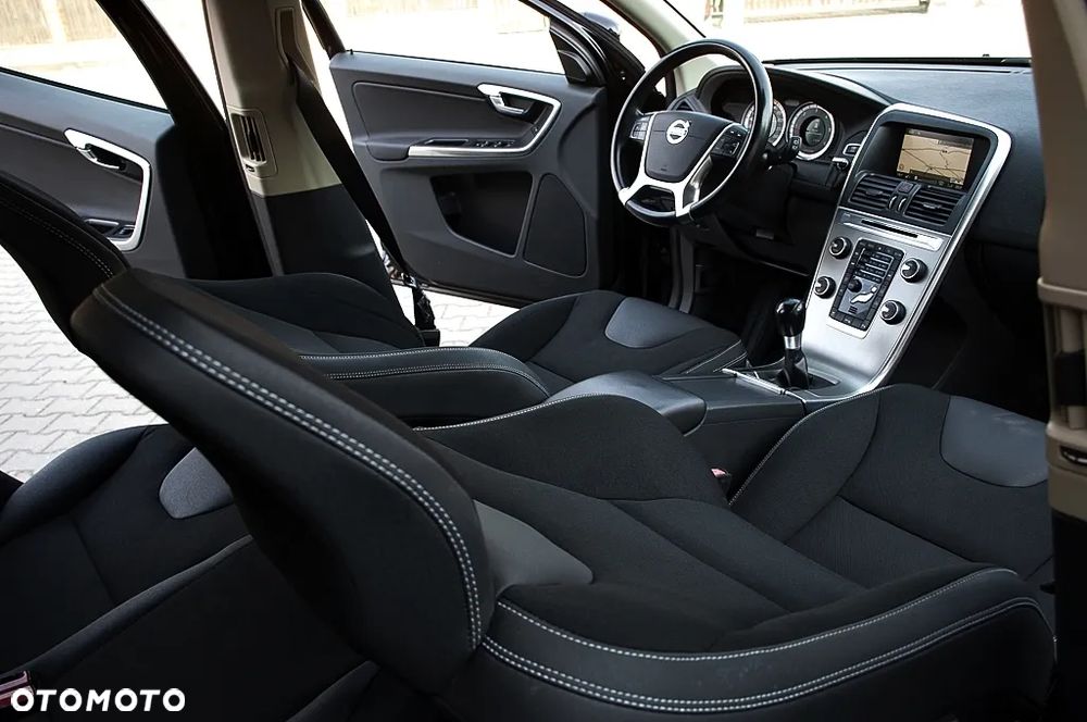 Volvo XC 60 DRIVe Momentum - 28