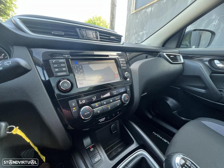 Nissan Qashqai 1.5 dCi N-Connecta Business - 32