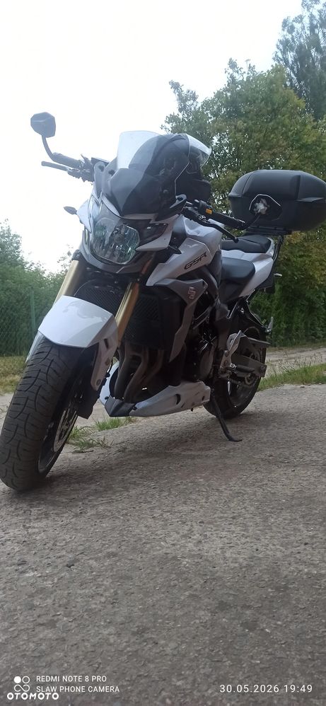 Suzuki GSR - 2