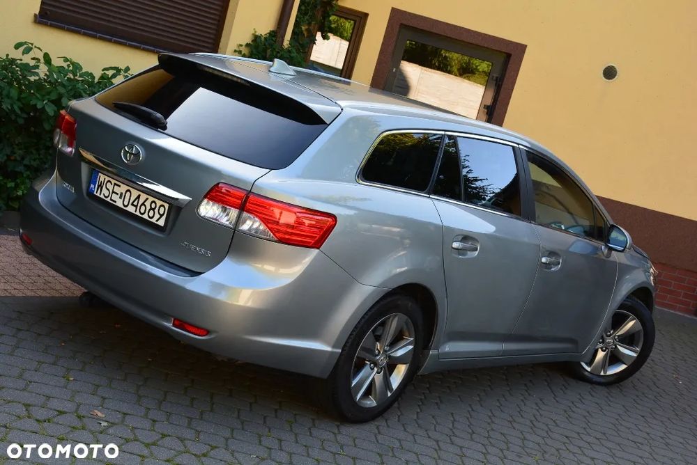 Toyota Avensis 1.8 Premium EU5 - 5