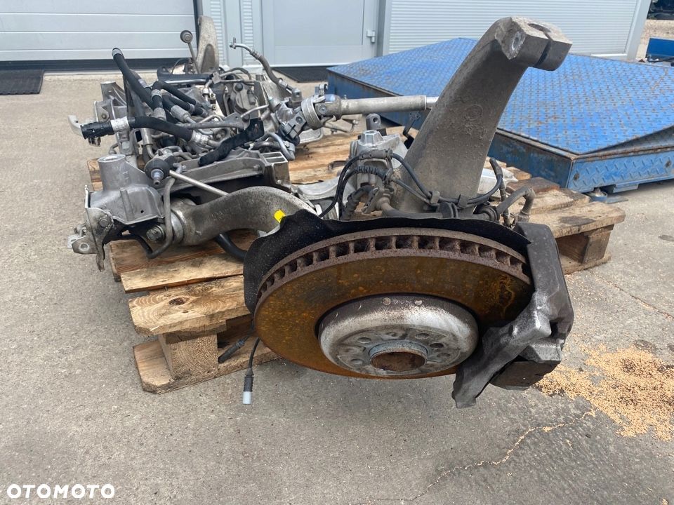 BMW F10 F11 550i 4,4 XDrive 10r zawieszenie P / L - 4