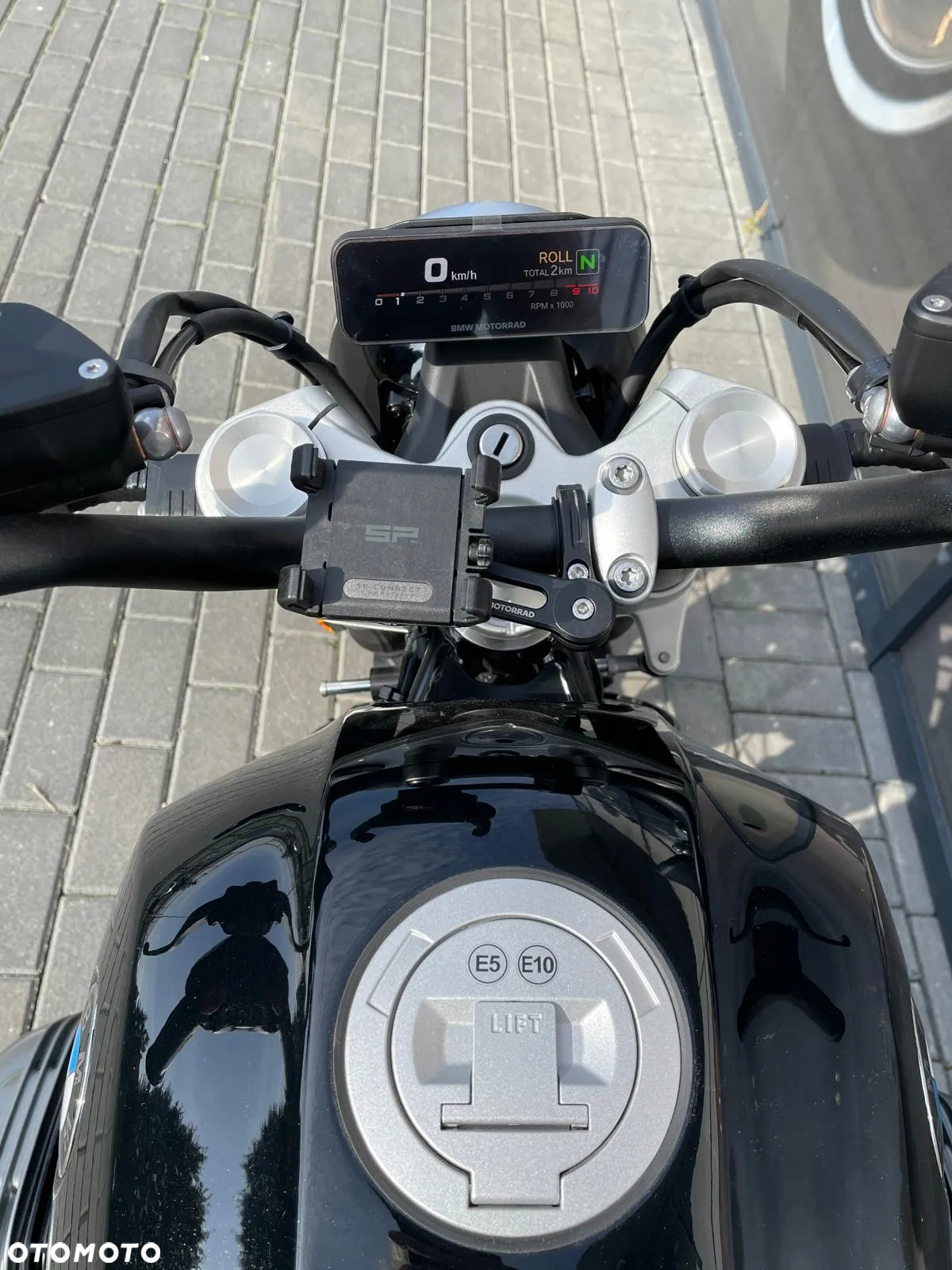 BMW R - 8