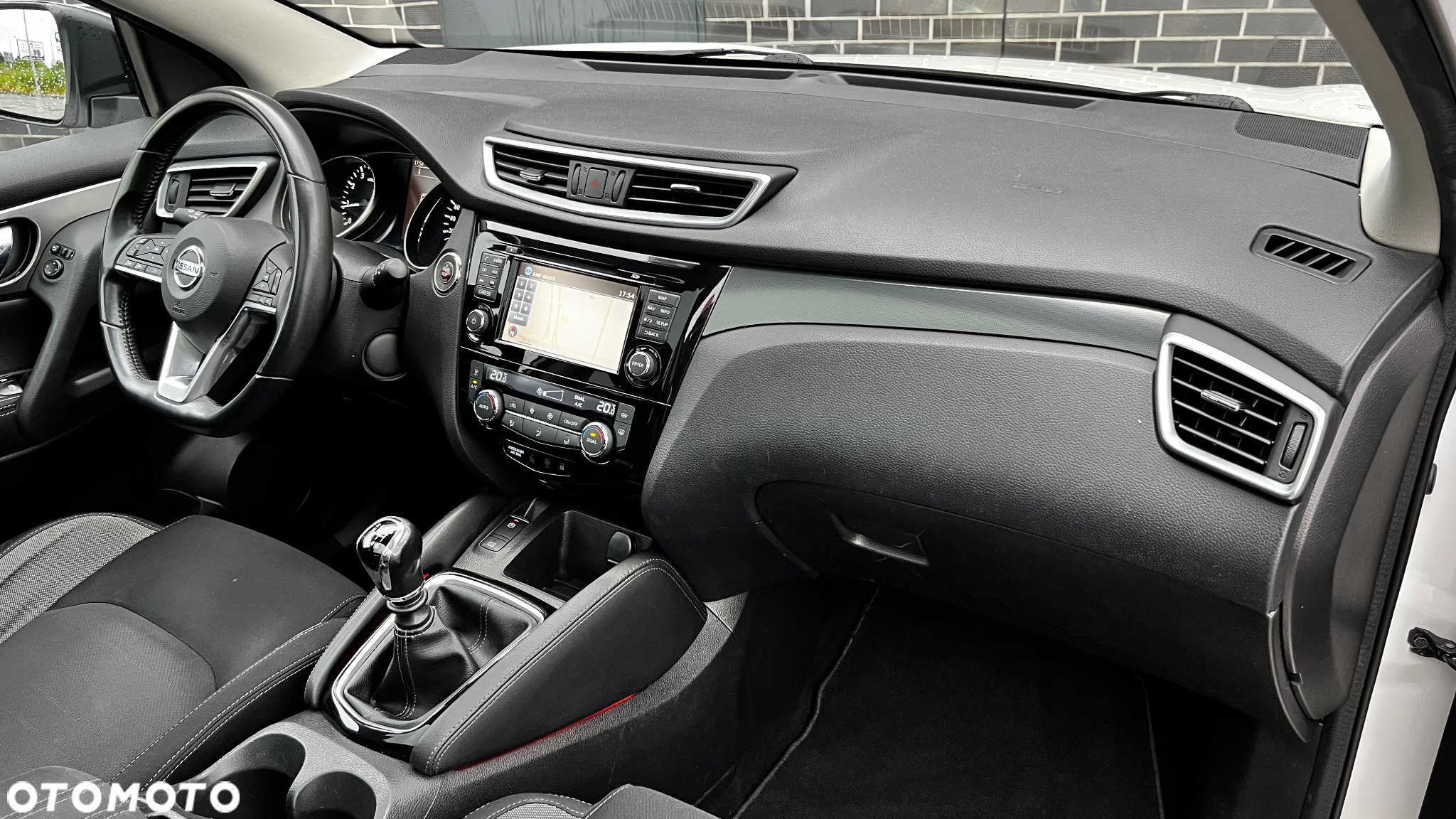 Nissan Qashqai 1.6 DIG-T N-Connecta - 39