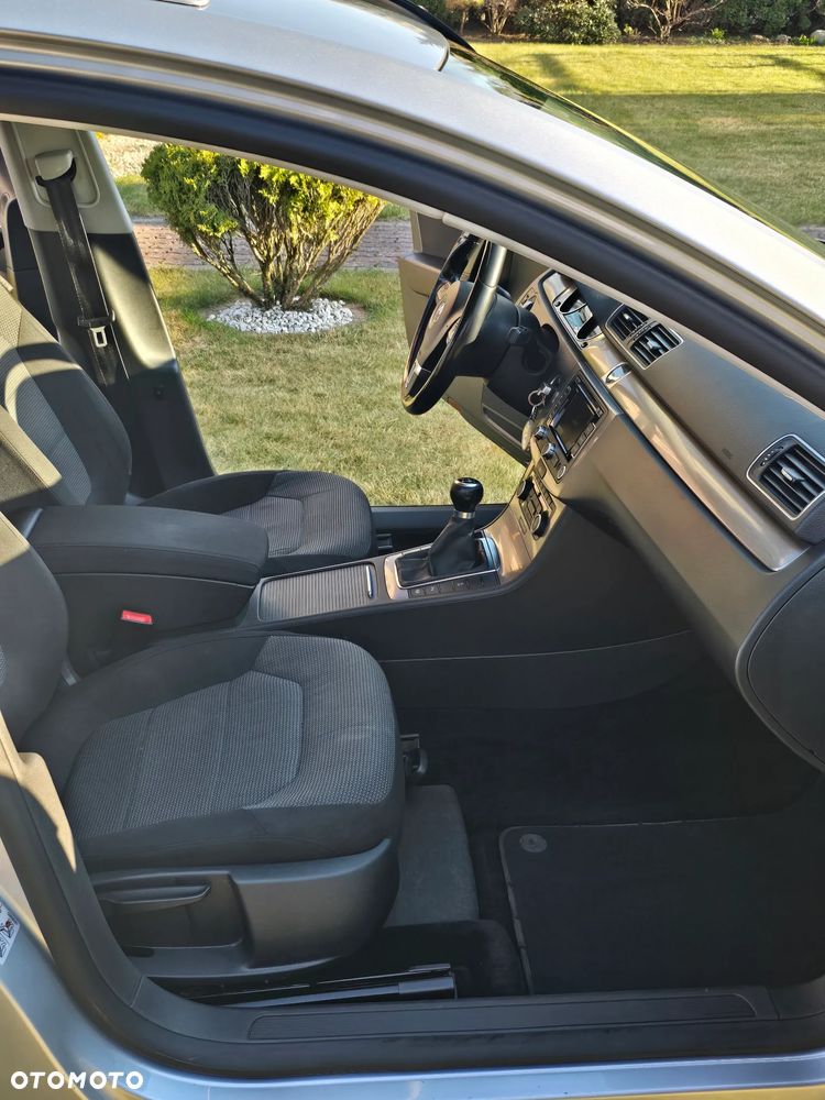 Volkswagen Passat 2.0 TDI BlueMotion Technology Exclusive - 34