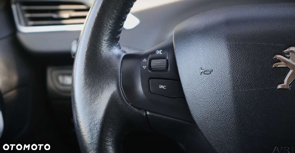 Peugeot 208 - 24