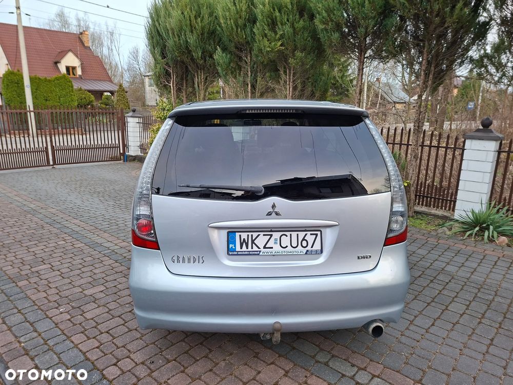 Mitsubishi Grandis - 8