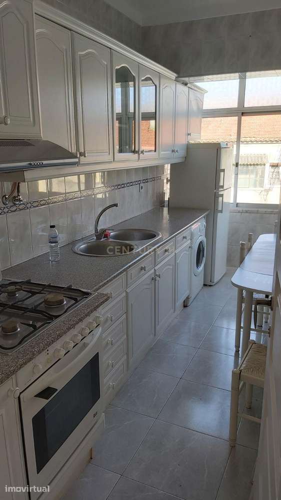 Apartamento T2 em Almada na Av. Nuno Alvares Pereira. - Grande imagem: 4/17