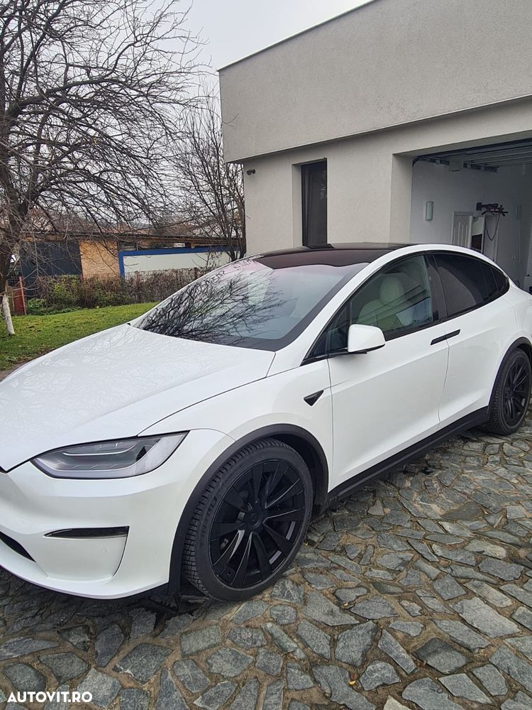 Tesla Model X - 1