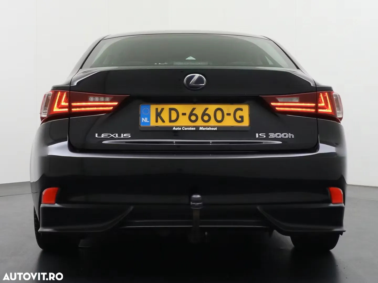 Lexus Seria IS 300h - 12
